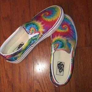 I’m selling a pair of tye dye Vans.